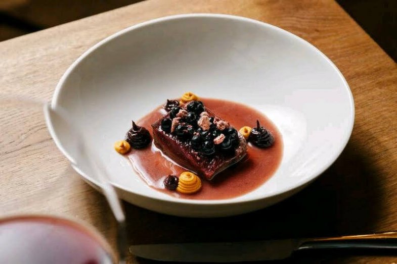 Také v Degustation šéfkuchaře Oldy Sahajdáka můžou zase slavit.jpg Také v Degustation šéfkuchaře Oldy Sahajdáka můžou zase slavit