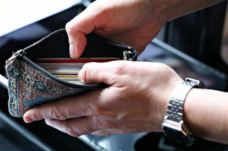 Placení, ilustrační fotografie.jpg Placení, ilustrační fotografie