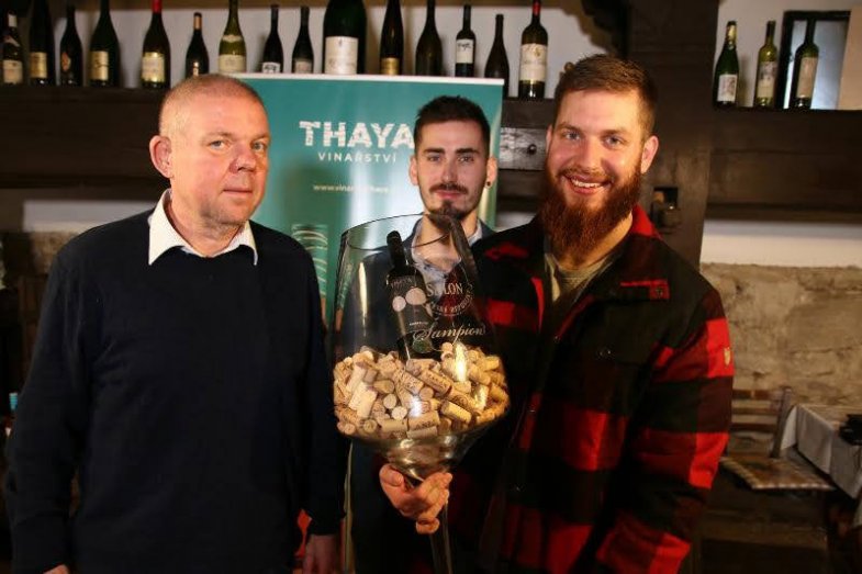 Šampionem soutěže se na základě výběru v „superkomisi“ stal Pinot blanc (Rulandské bílé), pozdní sběr, 2018 z vinařství THAYA z Hnanic.jpg Šampionem soutěže se na základě výběru v „superkomisi“ stal Pinot blanc (Rulandské bílé), pozdní sběr, 2018 z vinařství THAYA z Hnanic