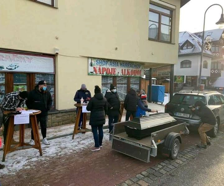 V Krkonoších symbolicky pohřbili cestovní ruch.jpg V Krkonoších symbolicky pohřbili cestovní ruch