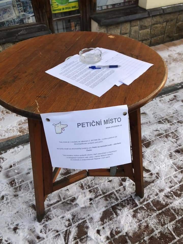 V Krkonoších symbolicky pohřbili cestovní ruch.jpg V Krkonoších symbolicky pohřbili cestovní ruch