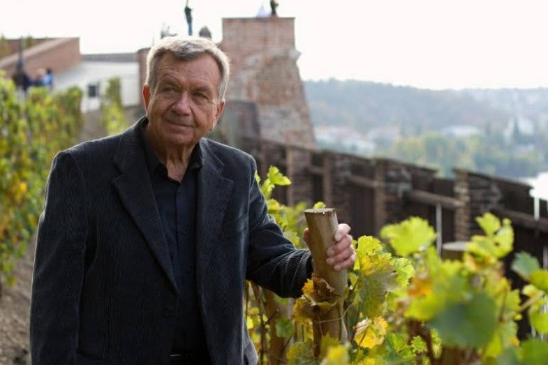 Prof. Milan Šamánek.jpg Prof. Milan Šamánek