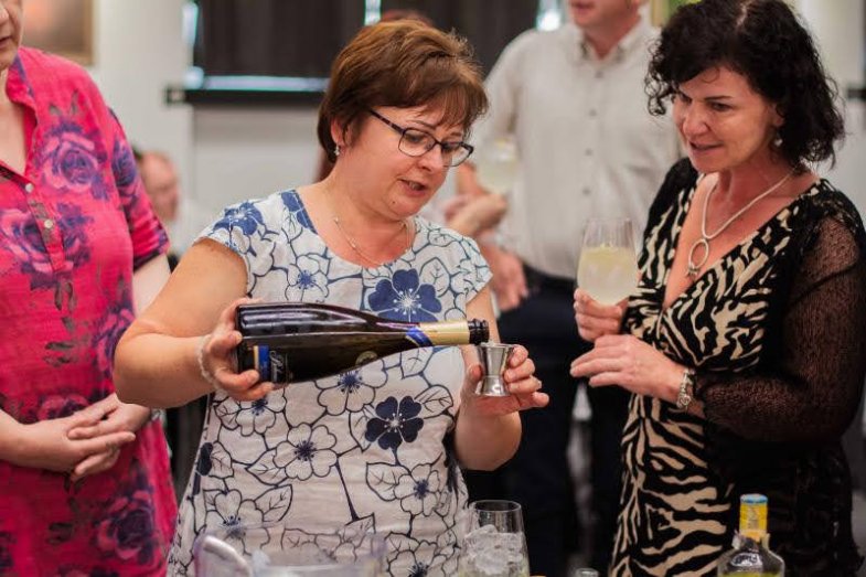 Barmani, baristé a výčepní školili učitele a učitelky.jpg Barmani, baristé a výčepní školili učitele a učitelky