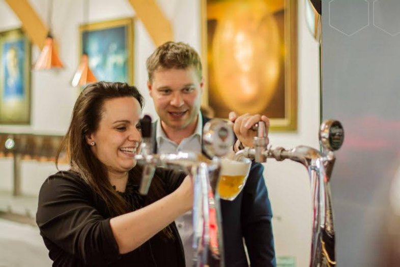 Barmani, baristé a výčepní školili učitele a učitelky.jpg Barmani, baristé a výčepní školili učitele a učitelky