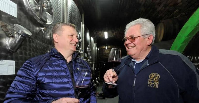 Nejlepší víno na Znojemsku je od Trpělky a Oulehly.jpg Nejlepší víno na Znojemsku je od Trpělky a Oulehly