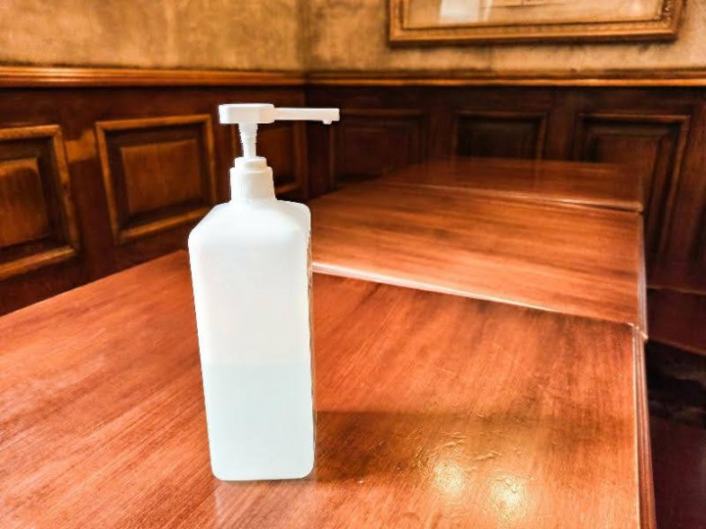 Koronavirus a vláda dál komplikují provoz restaurací.jpg Koronavirus a vláda dál komplikují provoz restaurací