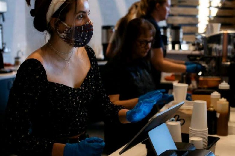 Personál v roušce, ilustrační fotografie.jpg Personál v roušce, ilustrační fotografie