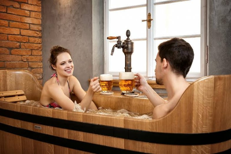 Svijany otevřely pivní lázně.jpg Svijany otevřely pivní lázně