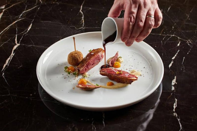 Marco Veneruso - holoubě.jpg Marco Veneruso - holoubě