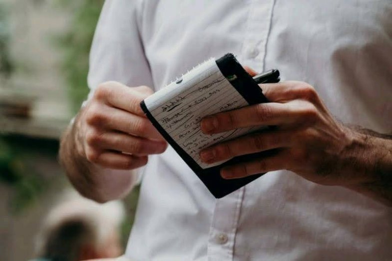 Číšník, ilustrační fotografie.jpg Číšník, ilustrační fotografie