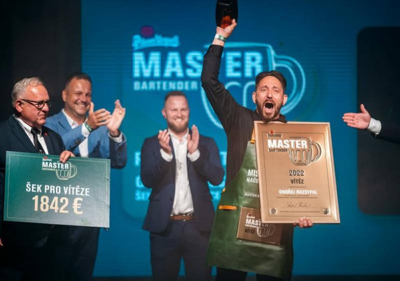 Vítězem 16. ročníku soutěže Pilsner Urquell Master Bartender se stal Ondřej Rozsypal z restaurace Šenk Lékárna.jpg Vítězem 16. ročníku soutěže Pilsner Urquell Master Bartender se stal Ondřej Rozsypal z restaurace Šenk Lékárna