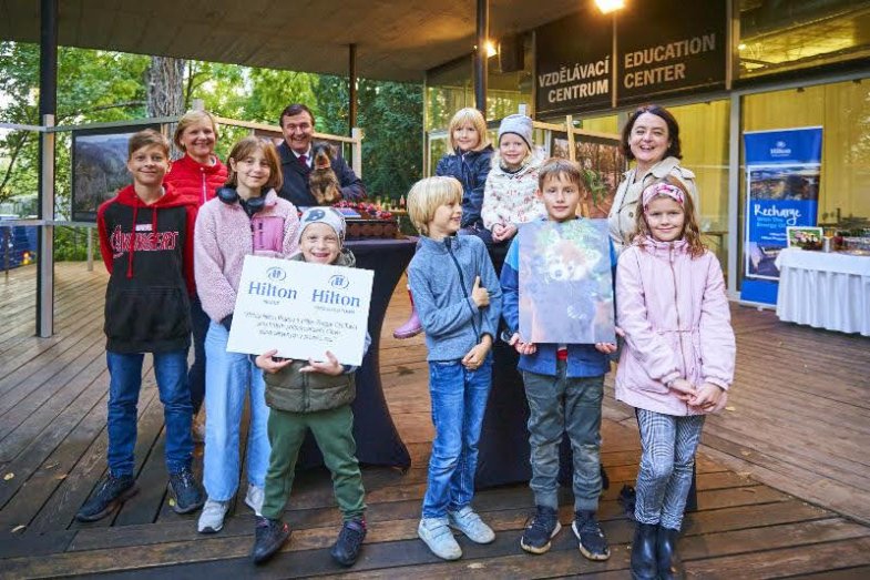 ZOO 2 – děti klientů, zleva Michael Specking, generální ředitel hotelu Hilton Prague s manželkou, Tanya Podgoretska, generální ředitelka hotelu Hilton Prague Old Townjpg ZOO 2 – děti klientů, zleva Michael Specking, generální ředitel hotelu Hilton Prague s manželkou, Tanya Podgoretska, generální ředitelka hotelu Hilton Prague Old Town