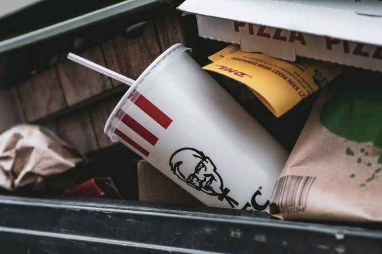 Plýtvání, ilustrační obrázek.jpg Plýtvání, ilustrační obrázek