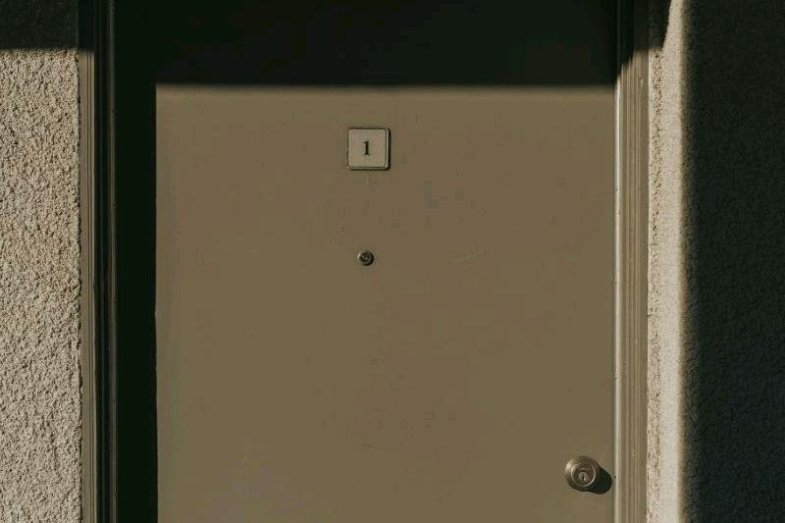 Majitelé se zbavují hotelů a restaurací.jpg Majitelé se zbavují hotelů a restaurací