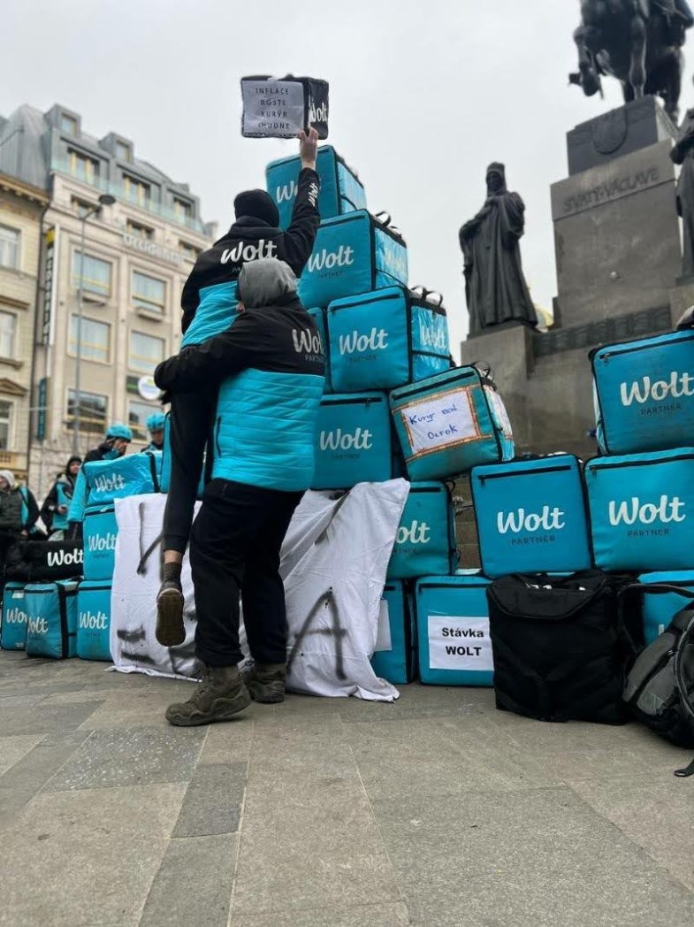 Kurýři a kurýrky Woltu stávkovali.jpg Kurýři a kurýrky Woltu stávkovali