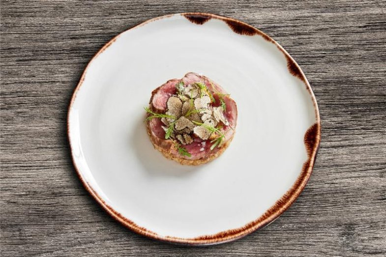 High-end japonská kuchyně na terase pražského Four Seasons.jpg High-end japonská kuchyně na terase pražského Four Seasons