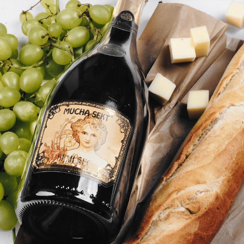 Stříbro z Frankfurtu pro Mucha Sekt Demi Sec.jpg Stříbro z Frankfurtu pro Mucha Sekt Demi Sec