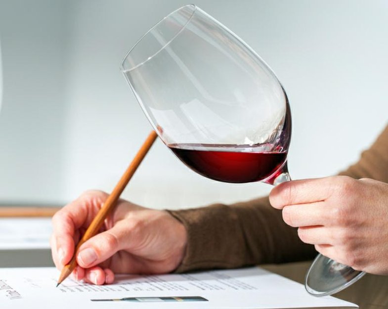 Moravská vína přivezla z Londýna blondýna a 119 medailí.jpg Moravská vína přivezla z Londýna blondýna a 119 medailí