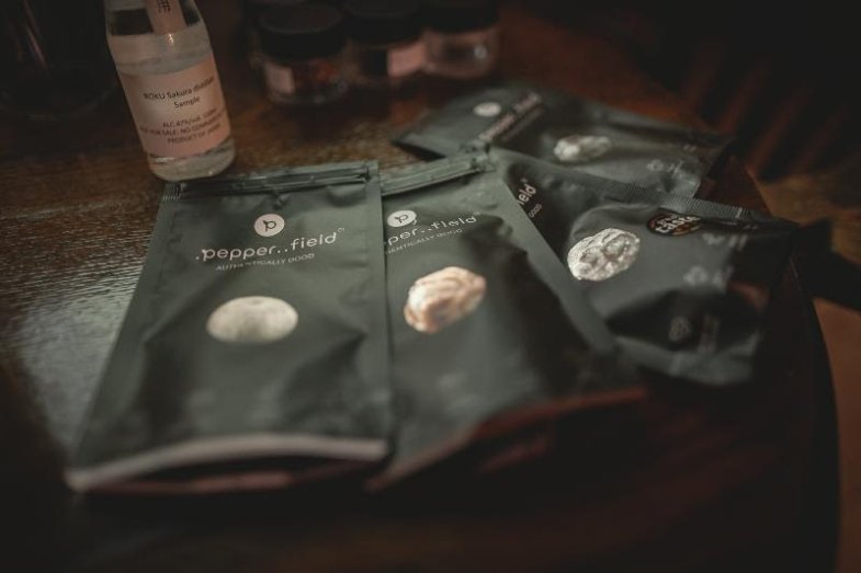 Zcela nevšední chuťový zážitek vám poskytne japonský ROKU Gin s pravým Kampotským pepřem.jpg Zcela nevšední chuťový zážitek vám poskytne japonský ROKU Gin s pravým Kampotským pepřem