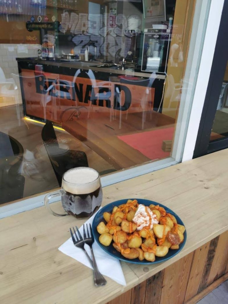 U nás nezvyklé, ve Španělsku jasná volba – pivo a brambory.jpg U nás nezvyklé, ve Španělsku jasná volba – pivo a brambory