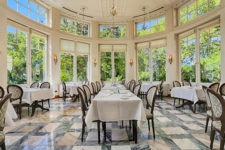 Pětihvězdičkový víkend s michelinskou večeři.jpg Pětihvězdičkový víkend s michelinskou večeři