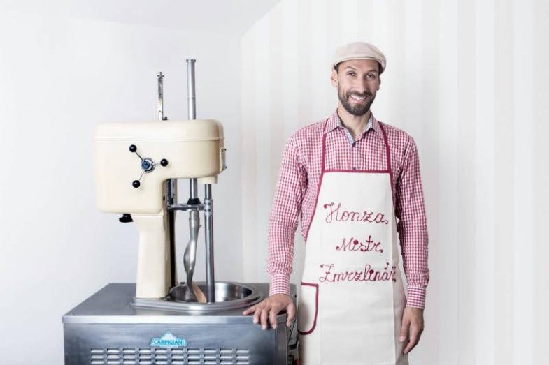 Chtěli byste pracovat ve skvělé zmrzlinové partě Honzy Hochsteigera v Crème de la Crème.jpg Chtěli byste pracovat ve skvělé zmrzlinové partě Honzy Hochsteigera v Crème de la Crème