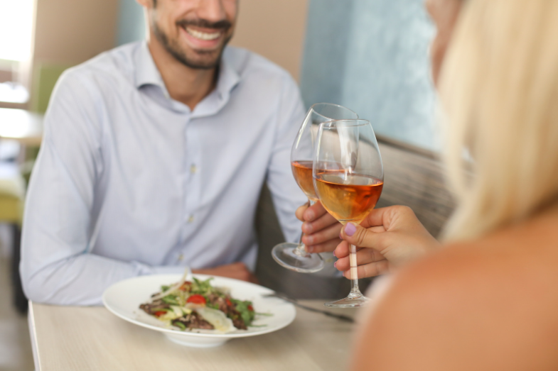 Strávníci, ilustrační fotografie.png Strávníci, ilustrační fotografie