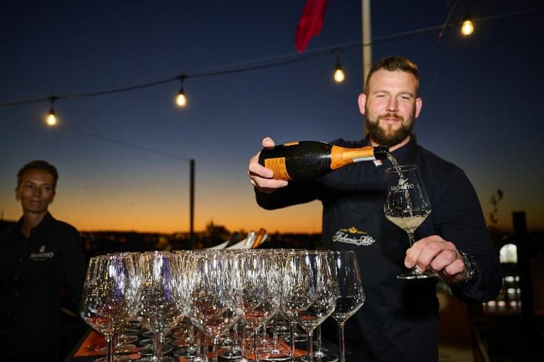 Pytloun Sky Bar nabizi vyhřívaná, průhledná iglú.jpg Pytloun Sky Bar nabizi vyhřívaná, průhledná iglú