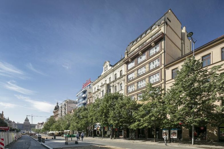 Pytloun Sky Bar & Restaurant Prague je umístěn na střeše a střešních terasách hotelu Pytloun Boutique Hotel Prague,.jpg Pytloun Sky Bar & Restaurant Prague je umístěn na střeše a střešních terasách hotelu Pytloun Boutique Hotel Prague,