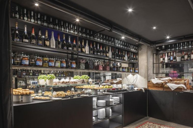 Pytloun Sky Bar & Restaurant Prague je umístěn na střeše a střešních terasách hotelu Pytloun Boutique Hotel Prague,.jpg Pytloun Sky Bar & Restaurant Prague je umístěn na střeše a střešních terasách hotelu Pytloun Boutique Hotel Prague,