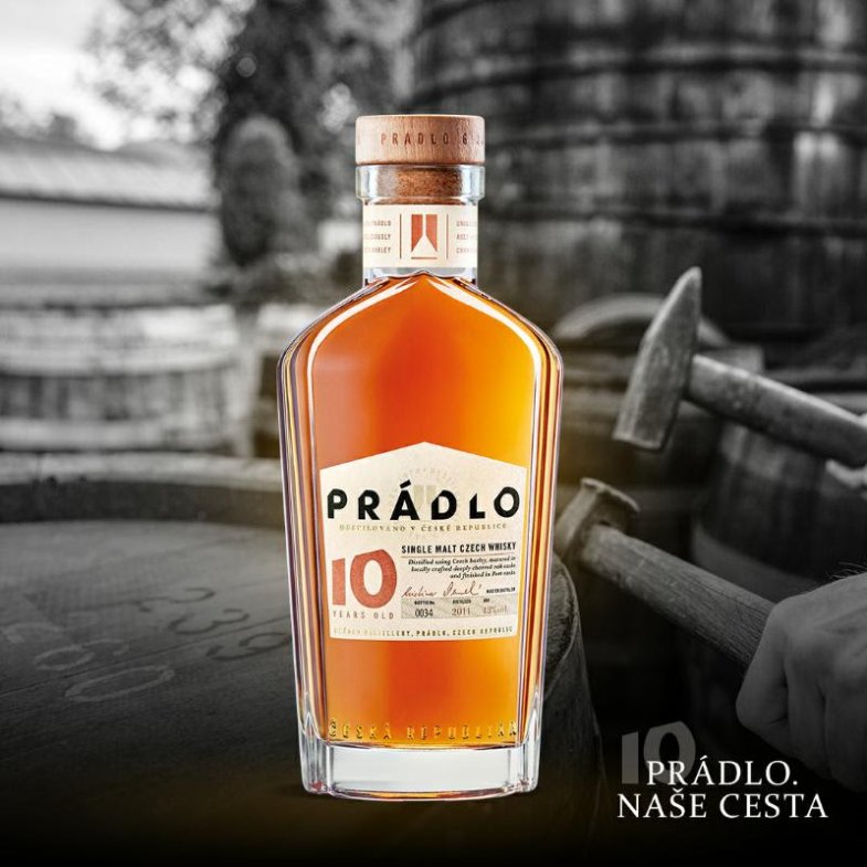 Prádlo je česká single malt whisky vyrobená s důrazem na lokálnost, poctivou řemeslnou práci a osvědčené postupy..jpg Prádlo je česká single malt whisky vyrobená s důrazem na lokálnost, poctivou řemeslnou práci a osvědčené postupy.