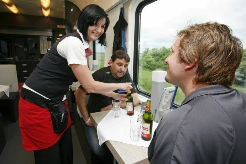 Jjídelní vůz ČD se službami JLV, foto ČD.jpg Jjídelní vůz ČD se službami JLV, foto ČD