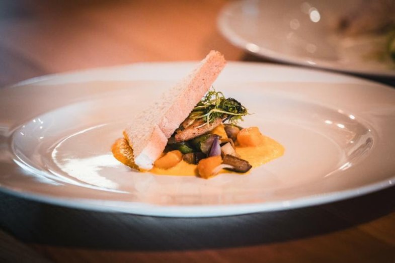 Titul získal Martin Papež ze Střední školy obchodu, služeb a řemesel v Táboře.jpg Titul získal Martin Papež ze Střední školy obchodu, služeb a řemesel v Táboře