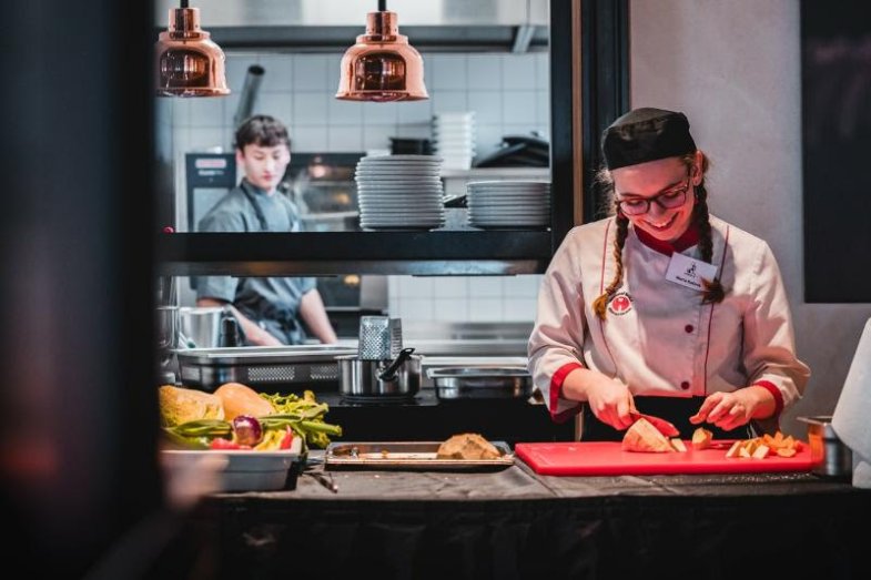 Ve finále poměřila svoje dovednosti čtveřice reprezentantů škol z Vysočiny, Písku a Tábora.jpg Ve finále poměřila svoje dovednosti čtveřice reprezentantů škol z Vysočiny, Písku a Tábora