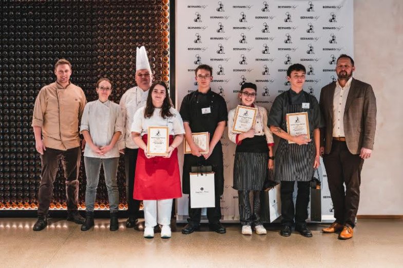 Ve finále poměřila svoje dovednosti čtveřice reprezentantů škol z Vysočiny, Písku a Tábora.jpg Ve finále poměřila svoje dovednosti čtveřice reprezentantů škol z Vysočiny, Písku a Tábora