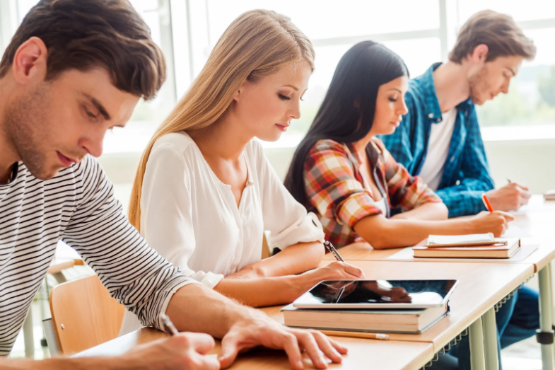 Zkouška, ilustrační fotografie Canva.png Zkouška, ilustrační fotografie Canva