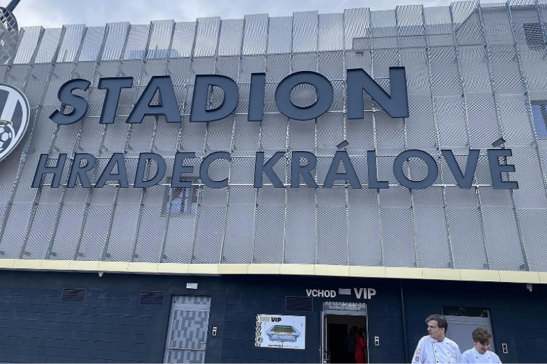 Letošní ročník se poprvé uskutečnil v prostorech novotou vonící zrekonstruované arény “pod lízátky”.png Letošní ročník se poprvé uskutečnil v prostorech novotou vonící zrekonstruované arény “pod lízátky”