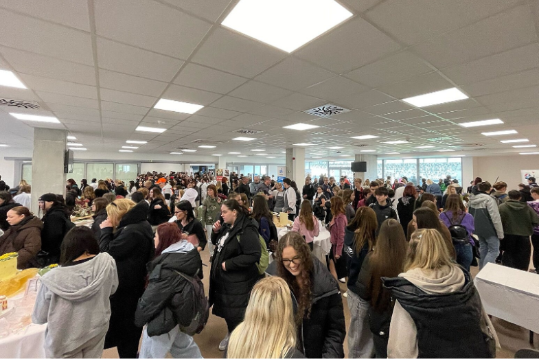 A už jsou tady lidi.png A už jsou tady lidi.