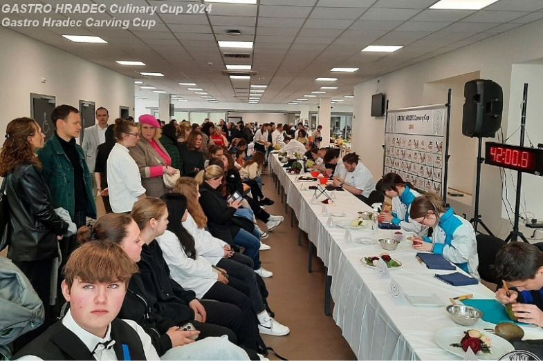 Bylo vidět řadu hvězd napříč obory, foto Czech Carving Studio.png Bylo vidět řadu hvězd napříč obory, foto Czech Carving Studio