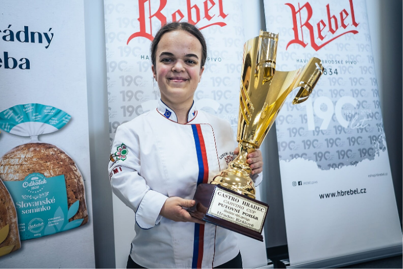 Při live carvingu například úřadující oympijská šampionka Terka Buchtová ❤.png Při live carvingu například úřadující oympijská šampionka Terka Buchtová ❤.