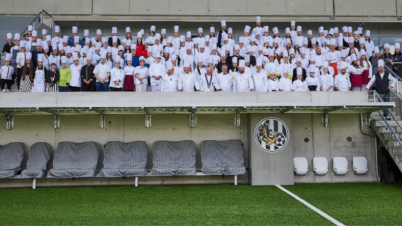 No a nakonec ještě společné foto soutěžících.png No a nakonec ještě společné foto soutěžících