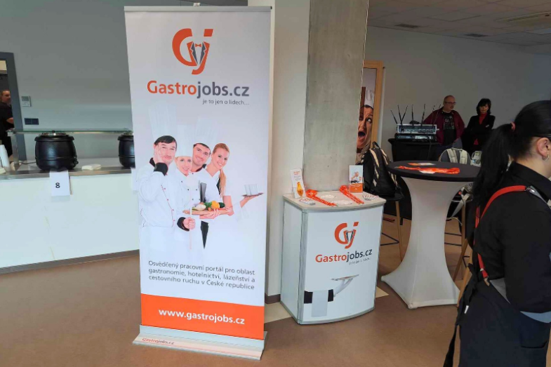 Fildovi dekujeme, ale my si s dovolením taky přihřejeme polívčičku (nebo treba guláš).png Fildovi dekujeme, ale my si s dovolením taky přihřejeme polívčičku (nebo treba guláš)