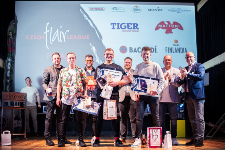 Českým flairovým Barmanem roku 2024 je Tomáš Bielčík, foto: CBA.png Českým flairovým Barmanem roku 2024 je Tomáš Bielčík, foto: CBA