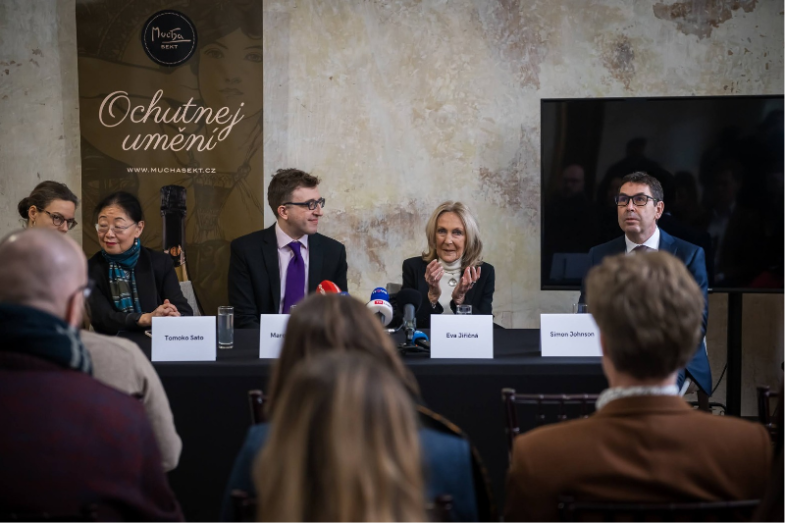 Mucha Sekt představuje limitovanou Blue Edition.png Mucha Sekt představuje limitovanou Blue Edition